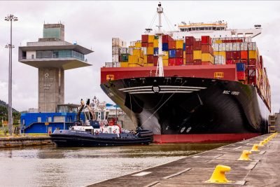 Buque paga millonaria cifra para saltar línea de espera en el Canal de