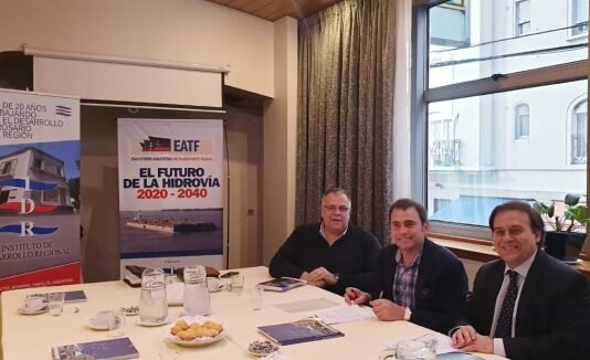 Cámara de exportadores de Santa Crúz y el IDR de Argtentina firmaron un conevnio para optimización del transporte fluvial en la HPP