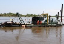 Prosiguen los trabajos de dragado tras descenso del río Paraguay