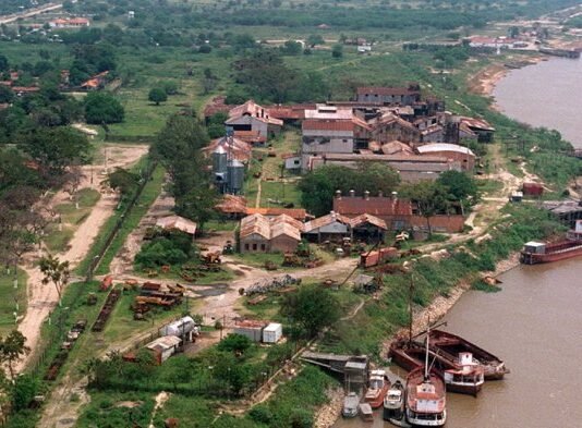 Policia ubica caseta a orillas del río Paraguay en Casado generando molestia a la subprefectura local