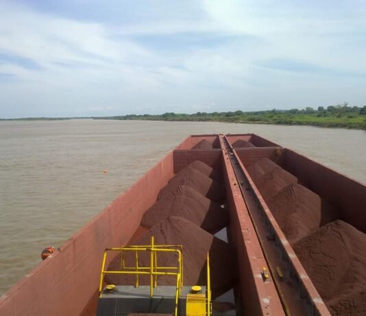 Limitan a 8 pies calado para navegación en el tramo norte y 10 pies en el sur del río Paraguay debido al estiaje