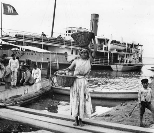 En el año 1870 inició la actividad mercante fluvial en Paraguay