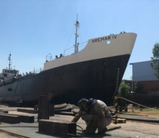 Astillero SEGMAR repara buque argentino en Asunción