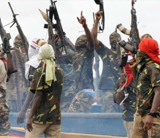 Piratas atacaron un petrolero Griego y secuestraron a 19 tripulantes