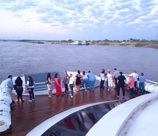 Zarpó el «Ferry del Chaco» en su primer viaje oficial
