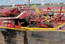 Grave explosión de barcaza tanque en astillero de Montealegre deja un muerto y un herido