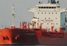 Varó en Zarate el buque Marshalés “Commencement” de la naviera National Shipping y ha obstaculizado el canal de navegación
