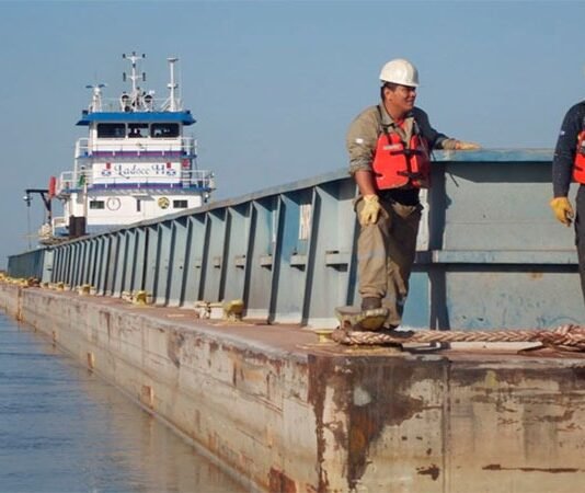 Declaran estado de emergencia y fuerza mayor para la navegación en el río Paraná