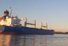 Buque varado interrumpe navegación en el Paraná