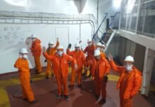 Práctica de embarque de alumnos de centro de formación