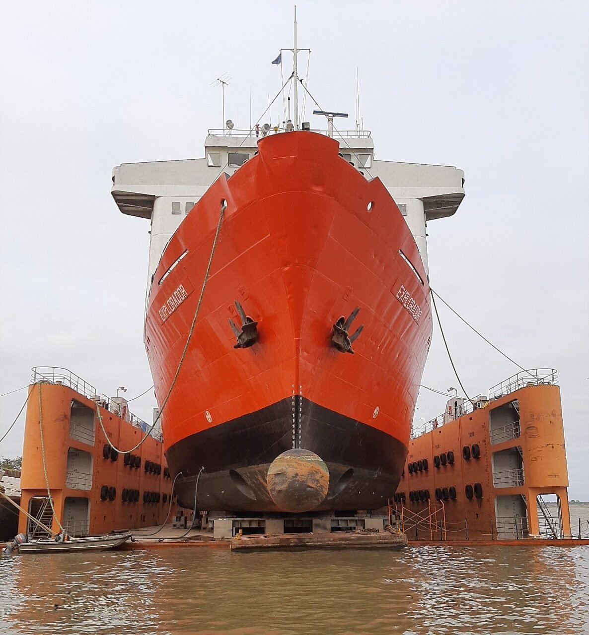 Extraen Buque De Mayor Peso En La Historia Naval En Dique Flotante Cristobal De La Guardia Paraguay Fluvial