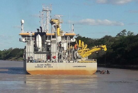 Jan de Nul comenzó a dragar los primeros m³ de sedimentos del río Paraguay sin costo para el MOPC
