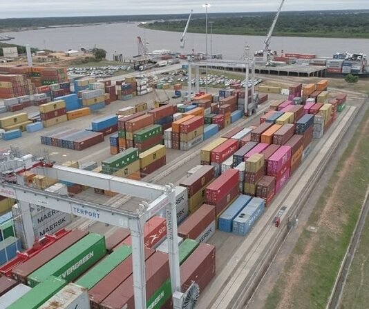 Celebran el día del comercio internacional paraguayo, una actividad que emplea a más de 80.000 personas Puerto TERPORT - Villeta