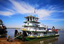 Rebautizan al «Don Mauricio G» tras remodelaciones en el Astillero Aguapé S.A.