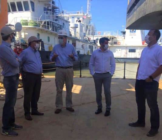 Viceministro de relaciones exteriores Didier Olmedo y director de Marina Mercante Abog. Patricio Ortega realizan recorrido en tramos críticos del río Paraguay Reunión en el Astillero La Barca del Pescador