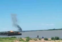 Barcaza tanque explosiona en San Antonio arrojando varias personas heridas Explosión de barcaza tanque - Imagen de gentileza