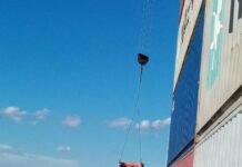 Contenedor cae al agua en el puerto ANNP de Villeta debido a deplorable estado de grúas Contenedor caído al agua debido a mal estado de grúas de la ANNP