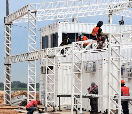Puente Héroes del Chaco gana terreno en la margen izquierda del río Paraguay con tareas de hormigonado