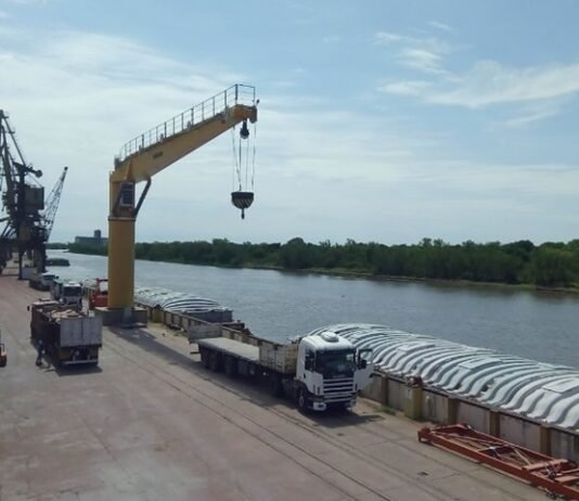 Compañía de Logística del Norte marca reinicio de embarque de soja en el puerto de barranqueras