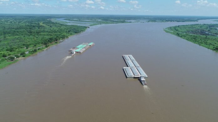 Navegación de dos convoyes en el Río Paraguay - Imagen PFN
