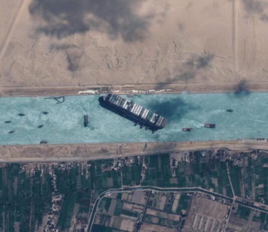 Así fue como China y Rusia se beneficiaron del atasco en el Canal de Suez