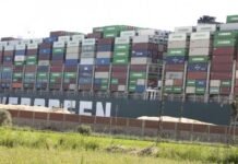 El Ever Given sigue en el Canal de Suez