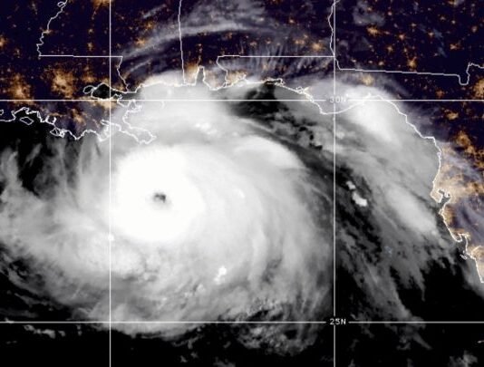Ida, el huracán de categoría 4, que arrasa Luisiana hacia Nueva Orleans