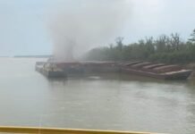 Urgente: Transbordador de PDVSA se incendia en San Lorenzo, Argentina
