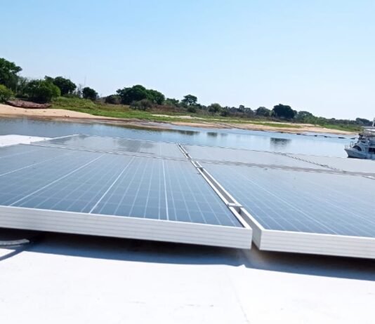 Icónica obra en embarcación paraguaya permite generación de energía a través de Paneles Solares