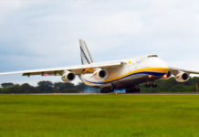 El avión de carga más grande del mundo visitó El Salvador esta semana