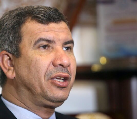 El barril de crudo a 100 dólares sería un precio insostenible, asegura el ministro de Petróleo de Irak