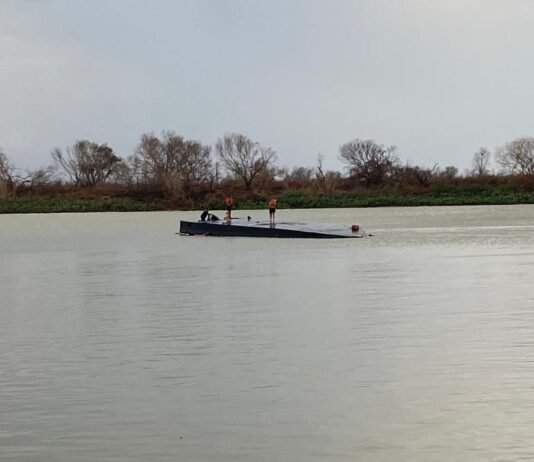 Siete fallecidos es el saldo del naufragio de un buque hotel, que dió vuelta campana en plena tormenta en Corumbá