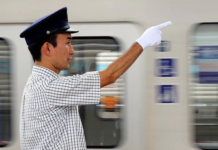 Un conductor de tren en Japón se retrasó un minuto y fue multado con USD 0,49