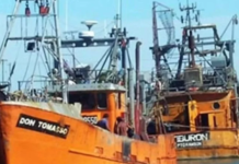 Un marinero muerto y 6 rescatados al hundirse un buque pesquero a 12 millas de Puerto Rawson