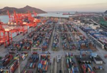 El comercio exterior de China crece 30,3 % en 2021 y alcanza una cifra récord de más de 6 billones de dólares