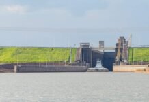 Finalmente MOPC adjudicó concesión para dragado del río Paraná a T&C y TOSA