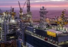 Petróleo vuelve a subir y analistas aseguran que Irán podría sustituir la producción de Rusia