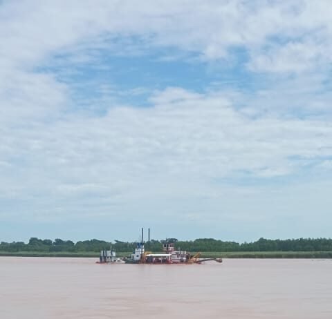 Dragas de TOSA están en la zona del paso Bermejo pero siguen sin operar