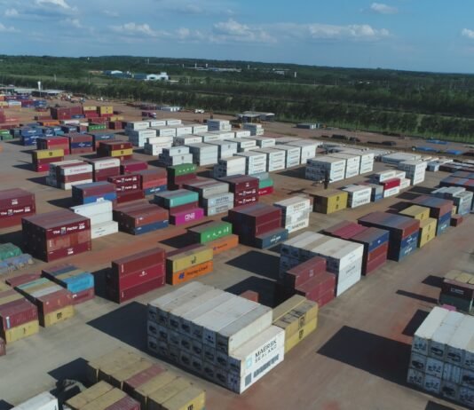 La DNIT implementa nuevo sistema digital para la habilitación y actualización del Registro de Personas Vinculadas a la Actividad Aduanera Plaza de contenedores Puerto Seguro Fluvial.