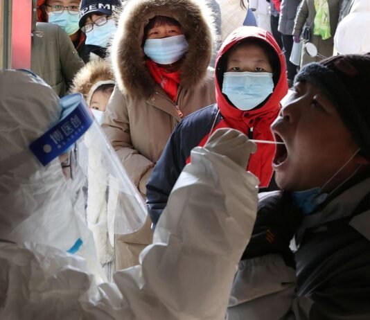China registra su mayor brote de covid desde la primera ola, casi 3.400 casos en un día