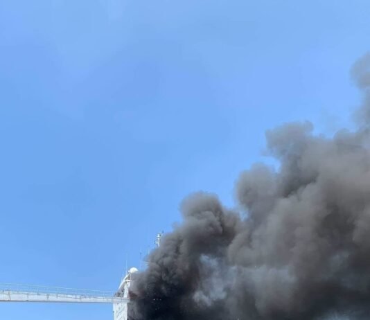 Grave Explosión en buque filipino deja 1 muerto, 3 heridos y 16 evacuados