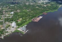 Barcazas Piratas operan en el rio Paraguay con el aval de las autoridades de Prefectura Barcazas Silos Amarradas en el 2019 en Puerto Pabla, Hoy estas barcazas se encuentran navegando sin documentación en el río Paraguay.