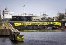 Buque con 60 mil toneladas de soja del Brasil, fue impedido de ingresar a un puerto en Ámsterdam por activistas de una ONG Imagen Agencia EFE