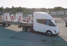 Tesla ya emplea el camión eléctrico Semi para transportar Supercargadores
