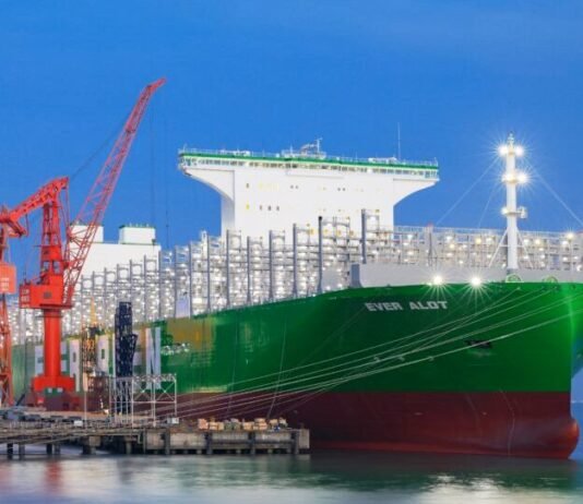 El Buque portacontenedores más grande del mundo, se registra en la bandera Panameña