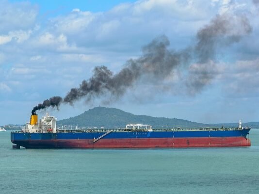 Solo el 35% de las principales navieras se ha comprometido a ser carbono neutral para 2050