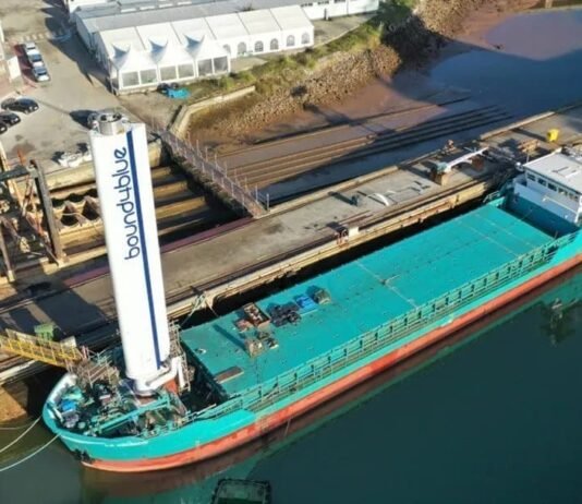 “La Naumon” presenta su sistema de propulsión ecológico en Santander”