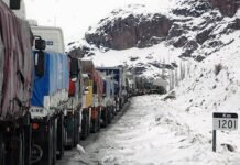 Más de 30 camioneros paraguayos, varados en Chile por intensa nevada
