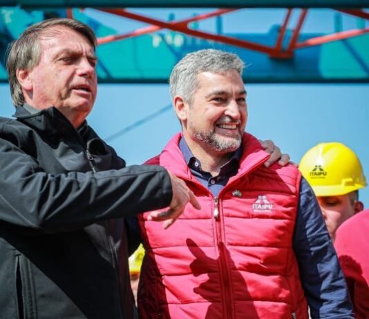 Abdo y Bolsonaro recorren nuevo puente que refuerza la integración de Paraguay y Brasil