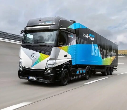 Mercedes-Benz presenta su camión eléctrico más avanzado: 500 km de autonomía y carga ultra potente